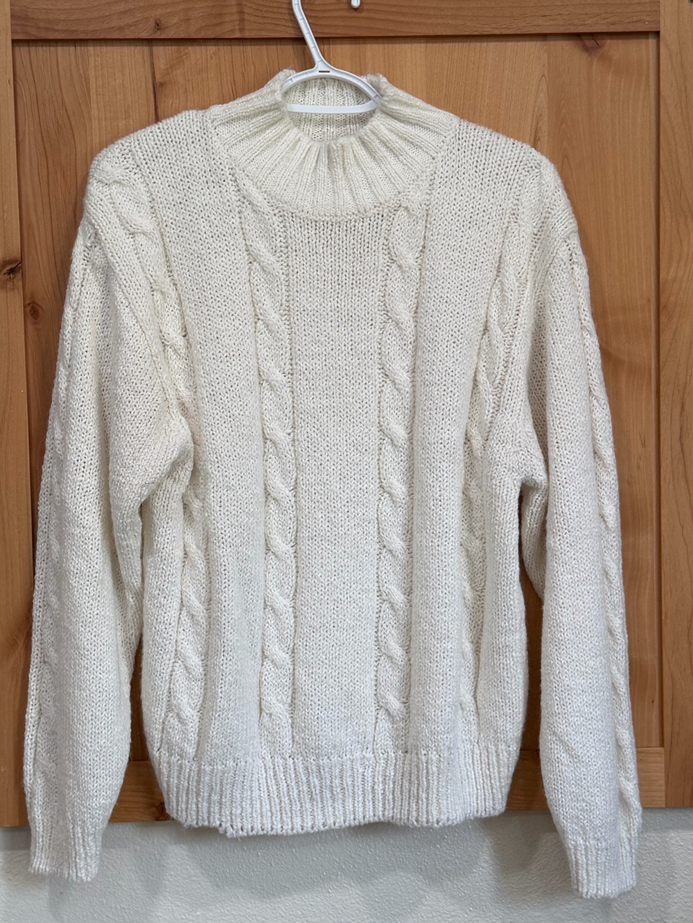 Vintage Korean Acrylic Soft Cozy off-White Cable Knit Sweater